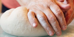 Come devo impastare a mano se non ho una impastatrice?