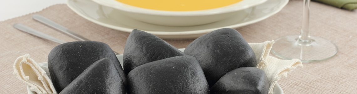 Il pane al carbone vegetale Il pane al carbone vegetale