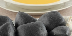 Il pane al carbone vegetale Il pane al carbone vegetale