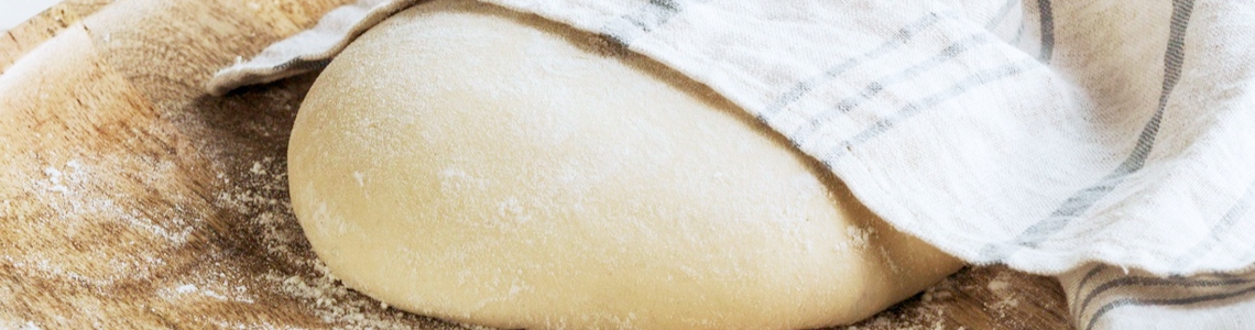 Che cosa significa mettere a lievitare il pane coperto con "teli di plastica"? Che cosa significa mettere a lievitare il pane coperto con "teli di plastica"?