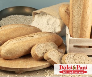 Pane integrale fatto in casa, scuro e ricco di fibre naturali