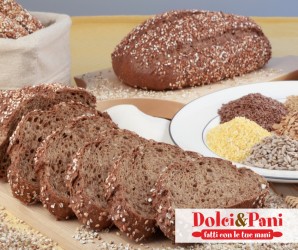 Pane scuro ricco di fibre, fragrante e sano, fatto in casa