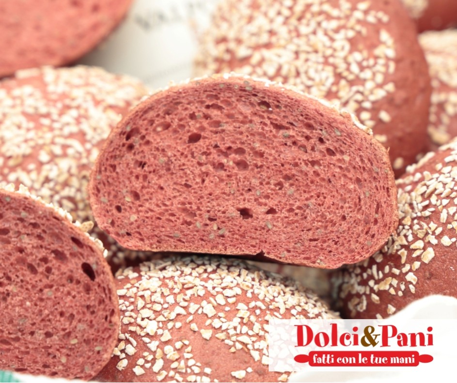Pane rosso con riso integrale e rapa, ricco di antiossidanti e fibre