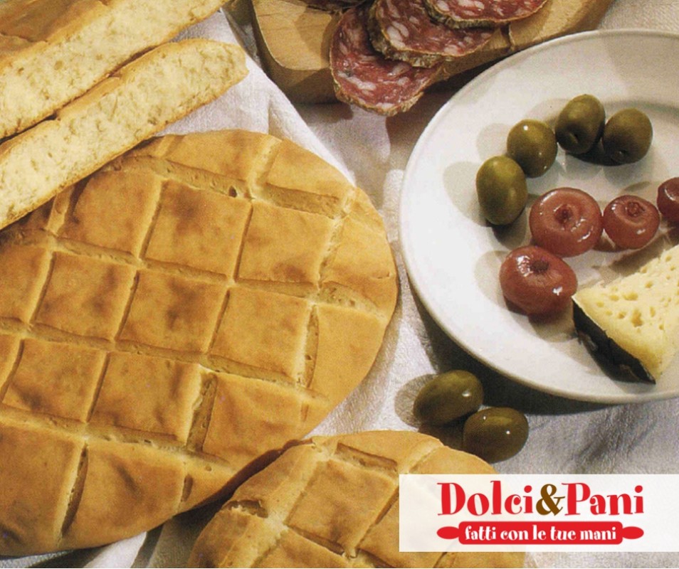 Pane fatto in casa senza lievito con farina macinata a pietra Pane fatto in casa senza lievito con farina macinata a pietra