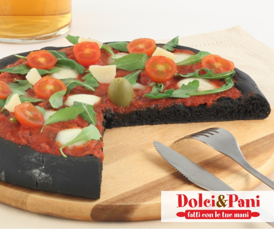 Preparato per pizza e focaccia nera al carbone vegetale attivo Preparato per pizza e focaccia nera al carbone vegetale attivo