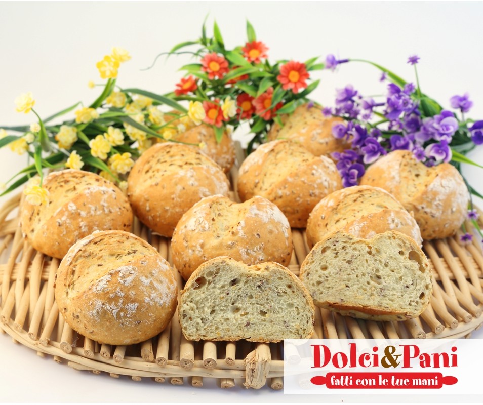 Pane del Mediterraneo con crosta dorata e mollica soffice, ispirato alla tradizione del Sud Pane del Mediterraneo con crosta dorata e mollica soffice, ispirato alla tradizione del Sud