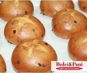 Panini dolci soffici con gocce di cioccolato, ideali per ogni momento della giornata