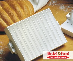 Stampo per dare al pane la tipica forma a bruco, ideale per PANE ANTICO Stampo per dare al pane la tipica forma a bruco, ideale per PANE ANTICO