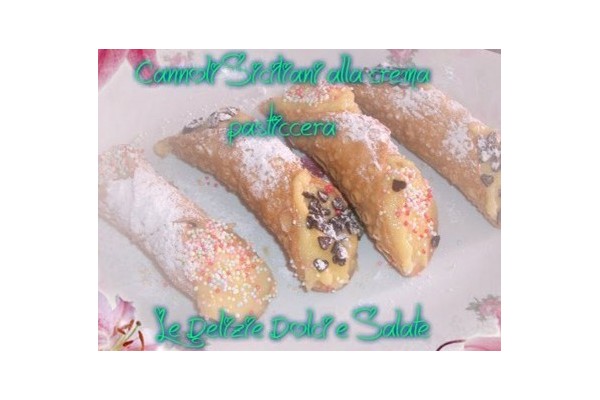 Cannoli Siciliani alla Crema Pasticcera