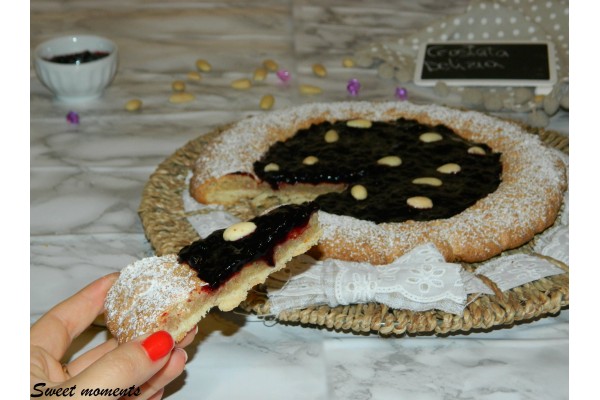 Crostata delizia con marmellata di mirtilli