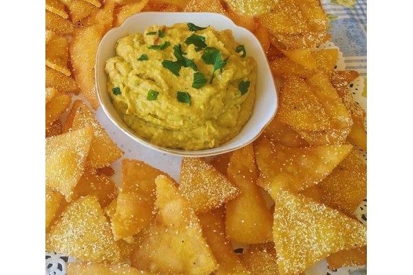 NACHOS FATTI IN CASA accompagnati dalla SALSA GUACAMOLE